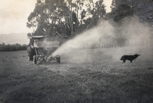 Andem Spreader with dog 1